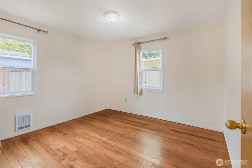 Property photo for 2703 Maple Street, Bremerton photo 16