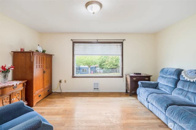 Property photo for 2703 Maple Street, Bremerton photo 5