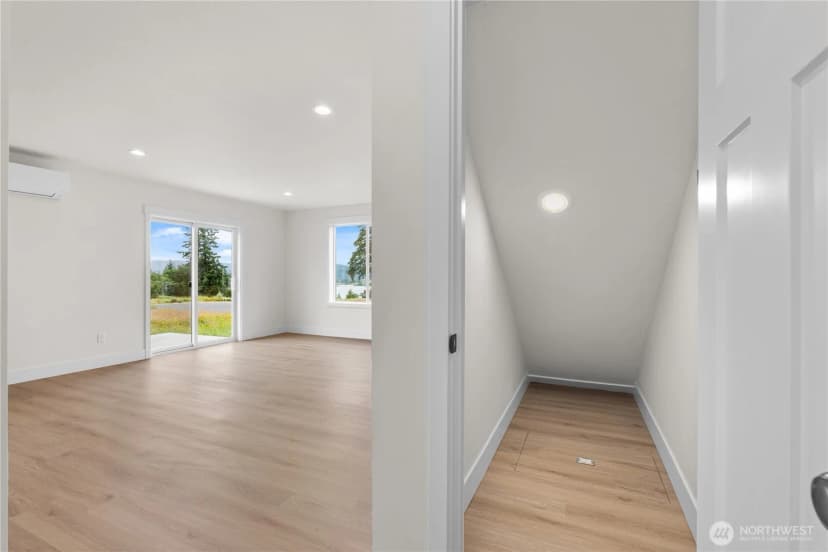Property photo for 15 Anchor Way Loop, Cathlamet photo 15