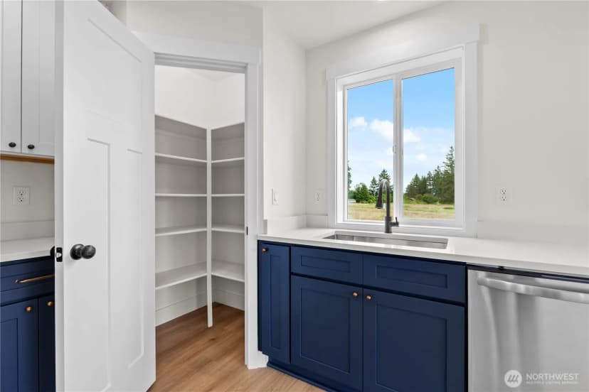 Property photo for 15 Anchor Way Loop, Cathlamet photo 12