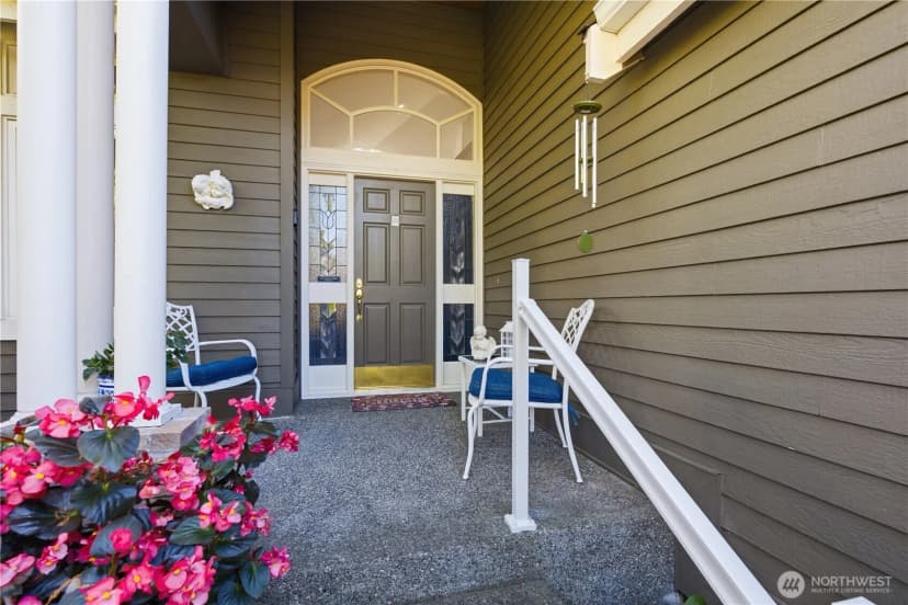 Property photo for 11627 E Oakmont Drive, Mukilteo photo 2