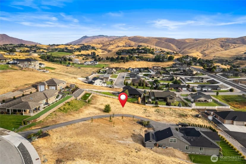 Property photo for 874 Autumn Crest Drive, Wenatchee photo 8