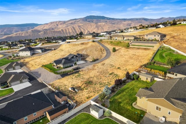 Property photo for 874 Autumn Crest Drive, Wenatchee photo 4