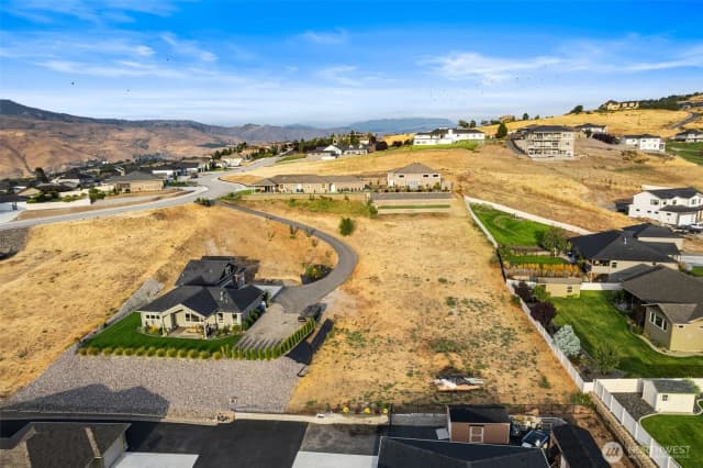 Property photo for 874 Autumn Crest Drive, Wenatchee photo 3