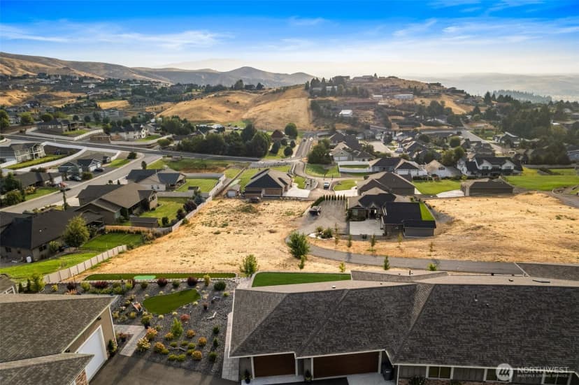 Property photo for 874 Autumn Crest Drive, Wenatchee photo 6