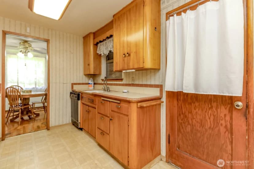 Property photo for 7043 Tacoma Avenue S, Tacoma photo 11