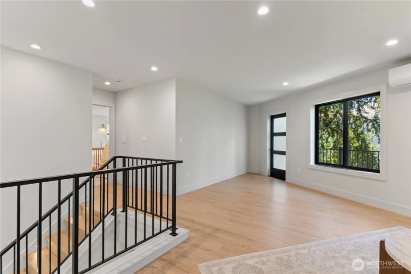 Property photo for 11 Oval Court, Bellingham photo 30