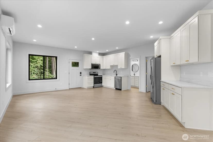 Property photo for 11 Oval Court, Bellingham photo 24
