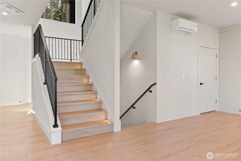 Property photo for 11 Oval Court, Bellingham photo 15
