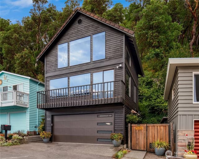 Property photo for 11428 Arroyo Beach Place Sw, Seattle photo 2