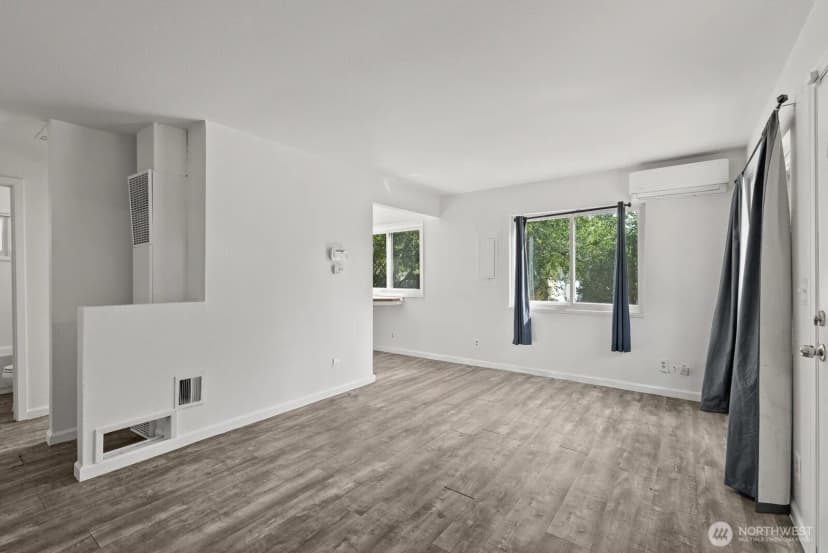 Property photo for 9701 Hipkins Road Sw, Lakewood photo 6