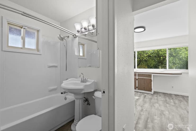 Property photo for 9701 Hipkins Road Sw, Lakewood photo 11