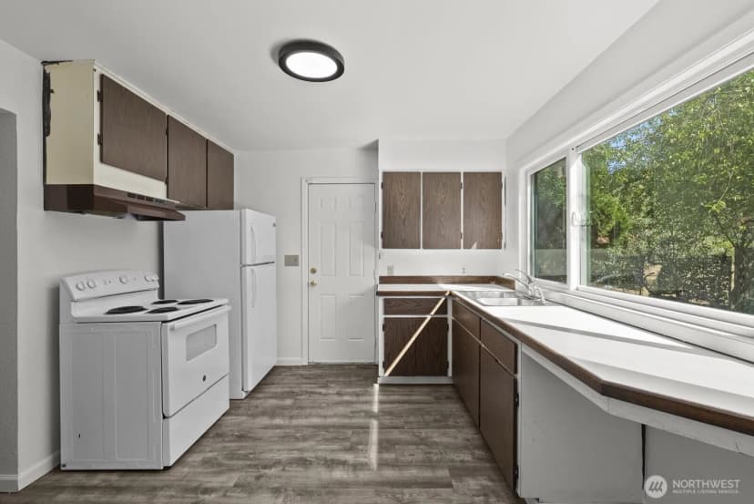 Property photo for 9701 Hipkins Road Sw, Lakewood photo 9