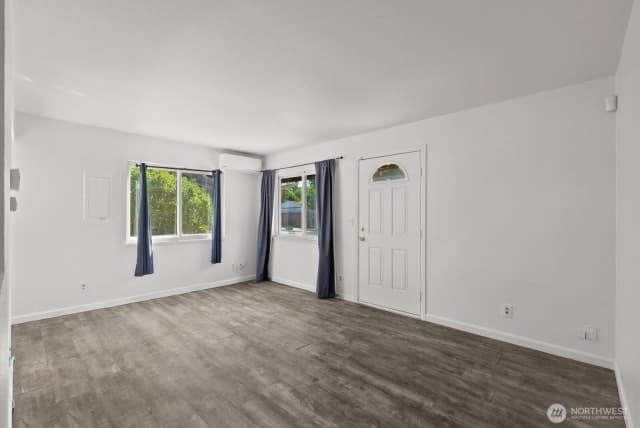 Property photo for 9701 Hipkins Road Sw, Lakewood photo 4