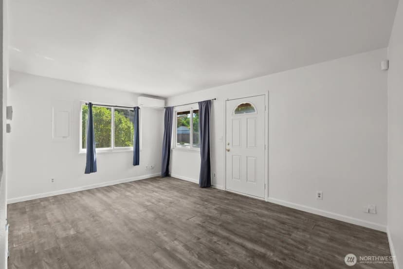Property photo for 9701 Hipkins Road Sw, Lakewood photo 4
