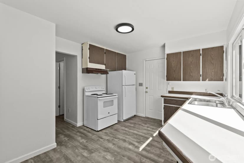 Property photo for 9701 Hipkins Road Sw, Lakewood photo 8