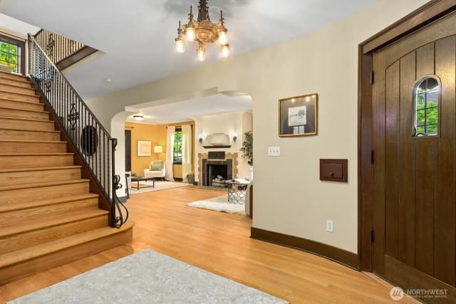 Property photo for 6238 25th Avenue Ne, Seattle photo 3