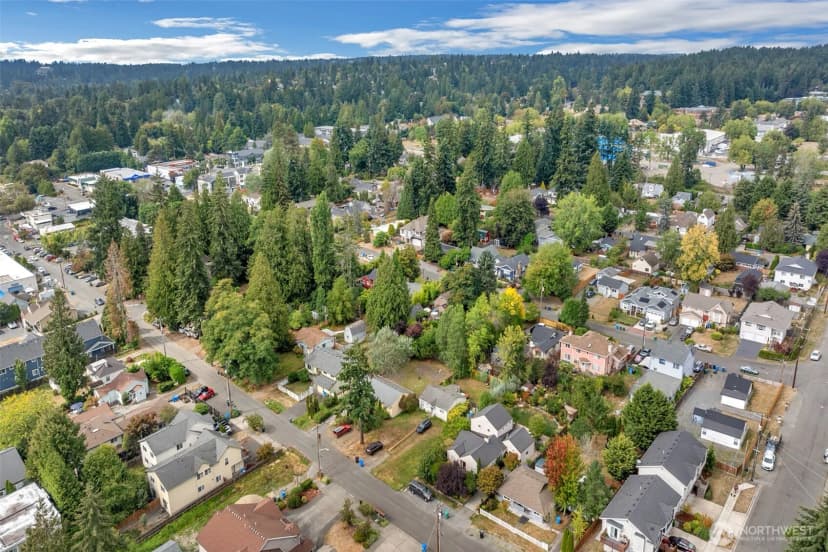 Property photo for 14609 20th Avenue Ne #2, Shoreline photo 36