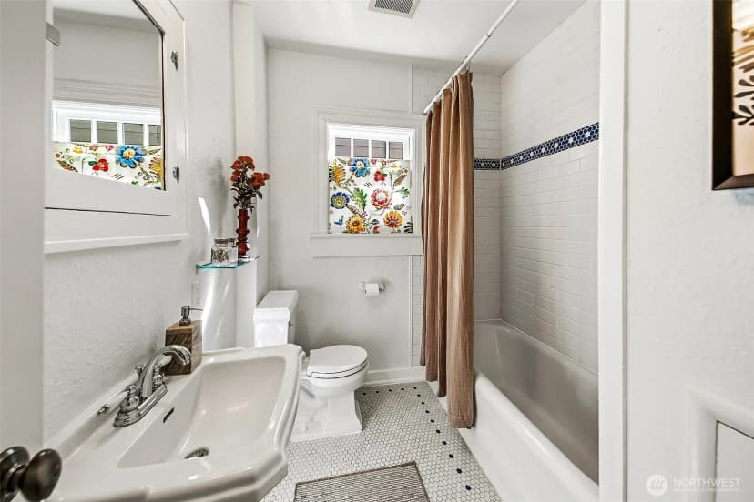 Property photo for 2502 18th Avenue S, Seattle photo 18