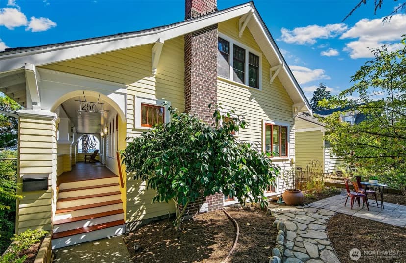 Property photo for 2502 18th Avenue S, Seattle photo 2