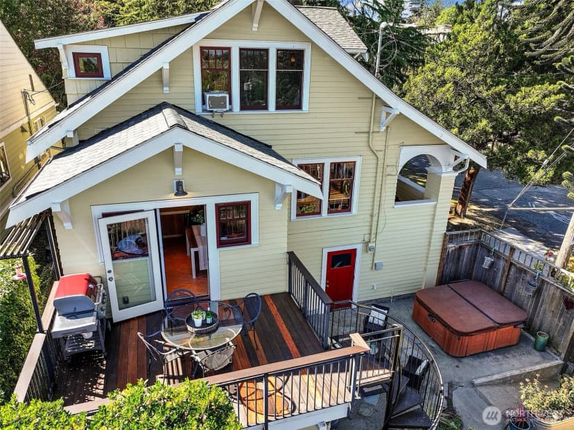 Property photo for 2502 18th Avenue S, Seattle photo 13