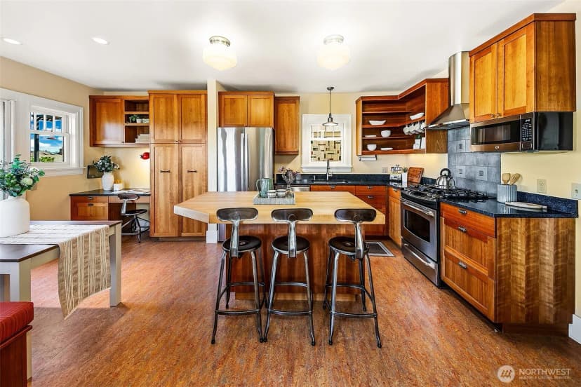 Property photo for 2502 18th Avenue S, Seattle photo 9