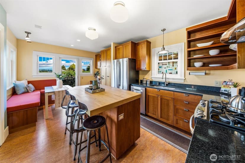 Property photo for 2502 18th Avenue S, Seattle photo 10