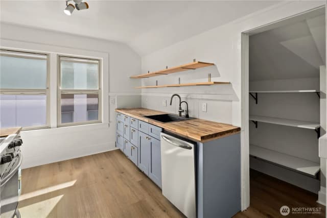 Property photo for 6620 Carleton Avenue S, Seattle photo 4