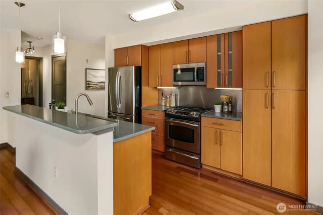 Property photo for 413 Ne 70th Street #301, Seattle photo 5