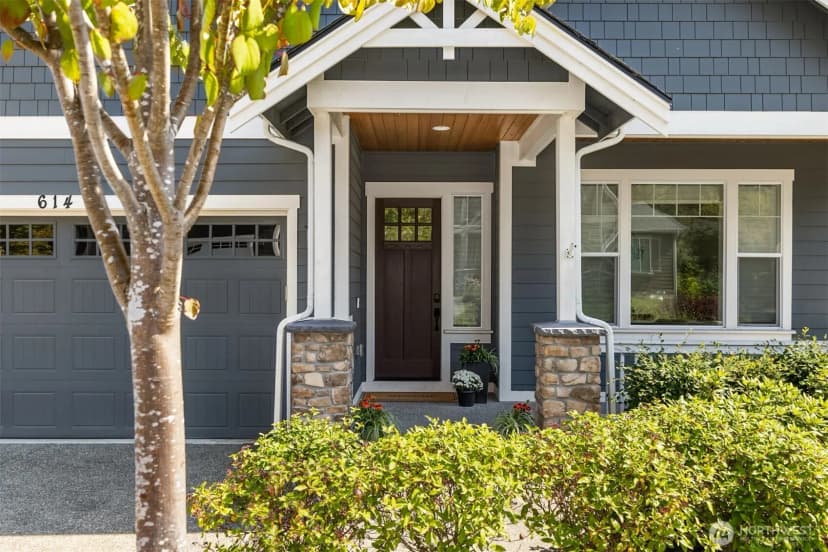 Property photo for 614 Landmark Court Ne, Bainbridge Island photo 2
