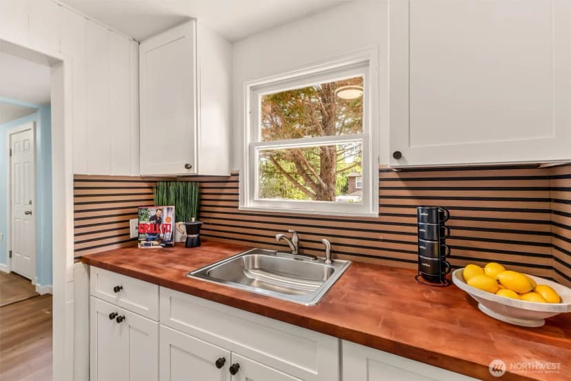 Property photo for 17024 8th Avenue Ne, Shoreline photo 8