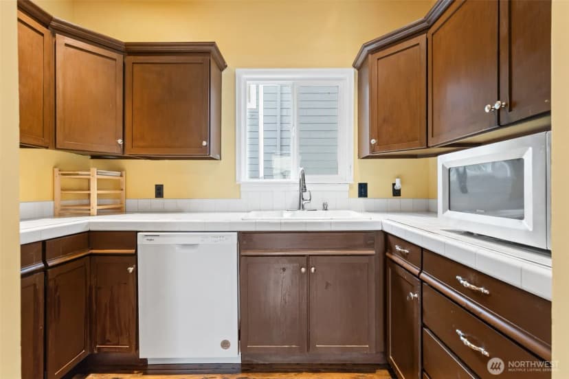 Property photo for 1921 44th Avenue Sw, Seattle photo 12