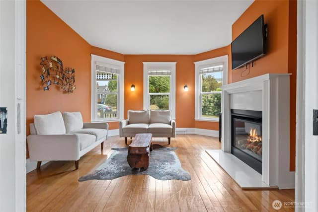 Property photo for 1921 44th Avenue Sw, Seattle photo 5