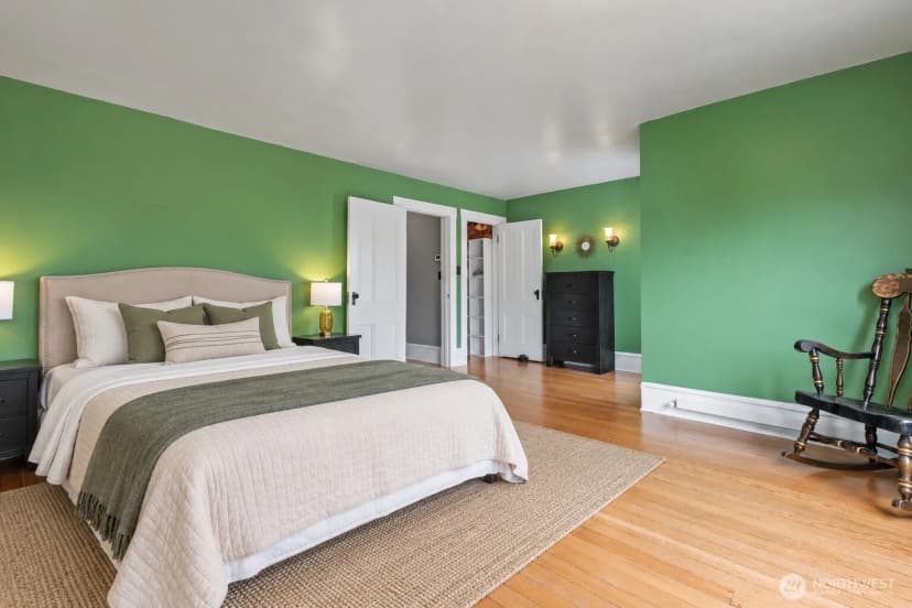Property photo for 1921 44th Avenue Sw, Seattle photo 16