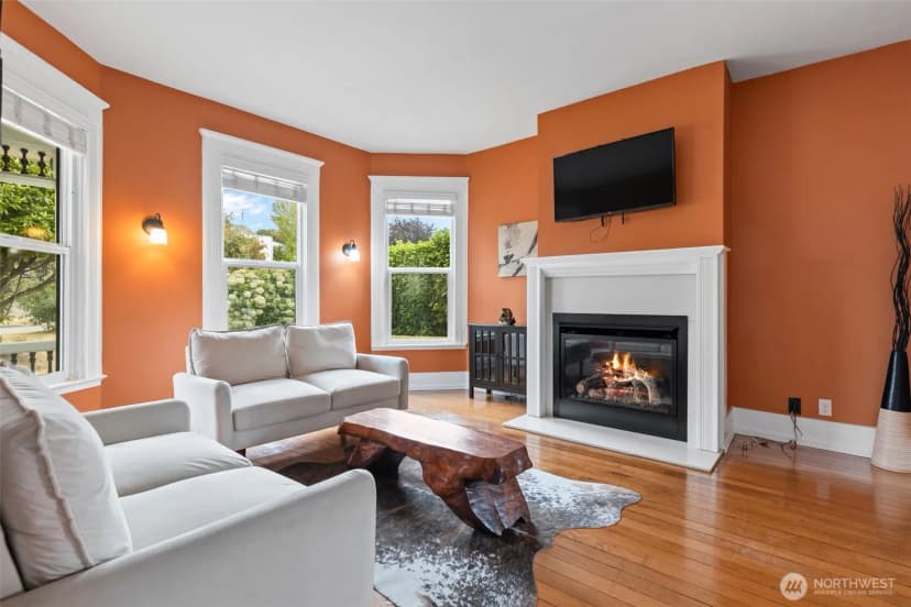 Property photo for 1921 44th Avenue Sw, Seattle photo 4