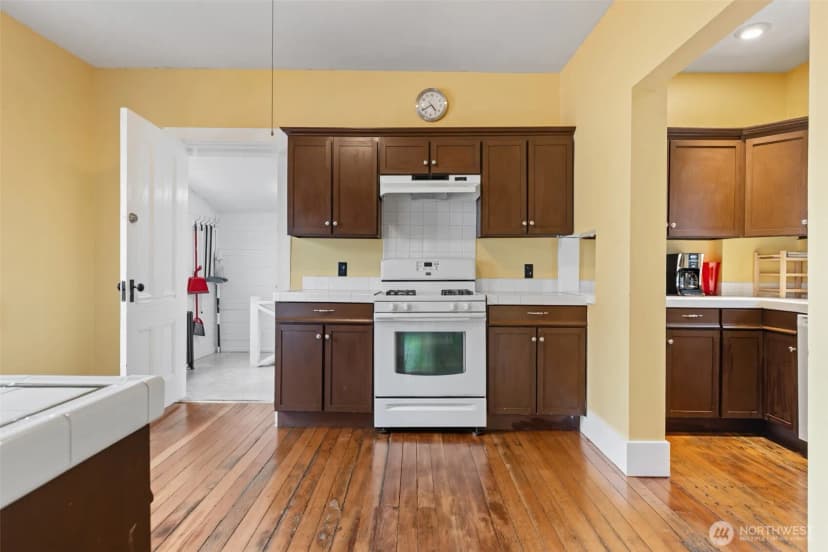 Property photo for 1921 44th Avenue Sw, Seattle photo 9