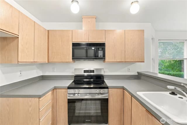 Property photo for 7202 Ne 171st Lane, Kenmore photo 5