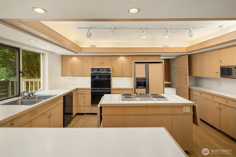 Property photo for 2222 Waverly Way E, Seattle photo 19