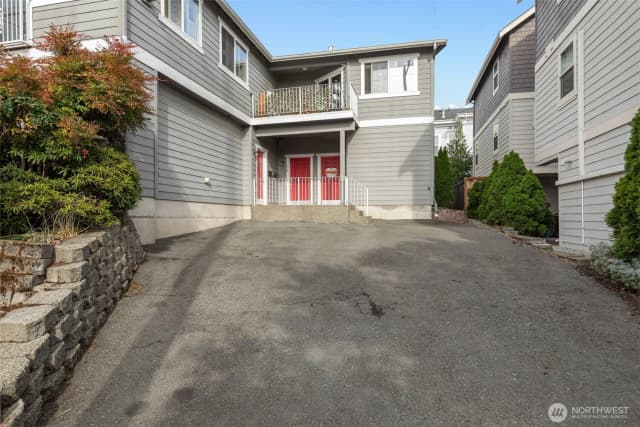 Property photo for 154 18th Avenue, Seattle photo 2