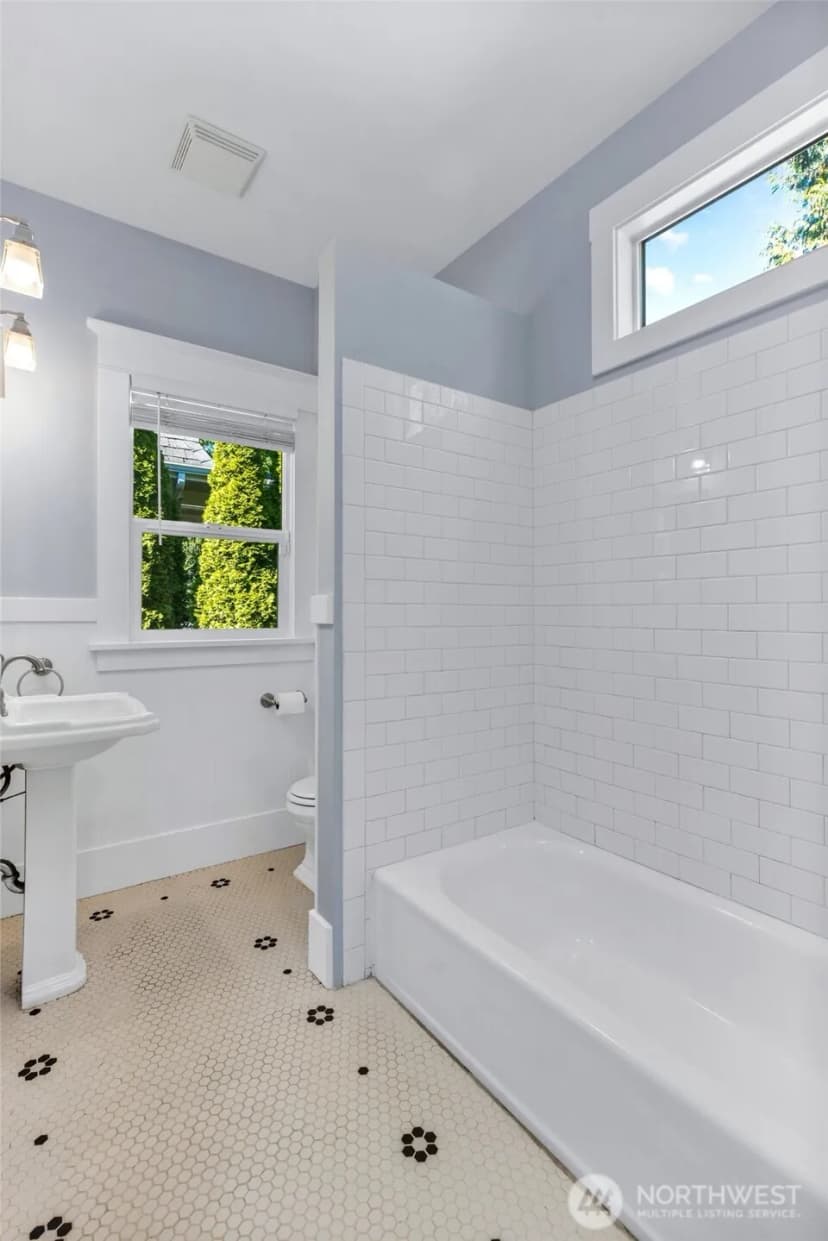 Property photo for 256 Ne 50th Street, Seattle photo 23