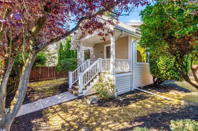 Property photo for 256 Ne 50th Street, Seattle photo 2