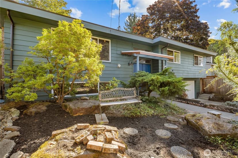 Property photo for 1216 Dayton Ave Ne, Renton photo 4