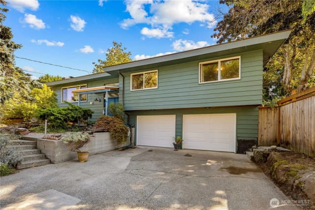 Property photo for 1216 Dayton Ave Ne, Renton