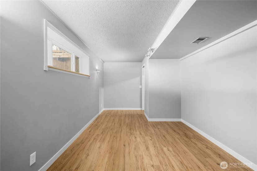 Property photo for 1216 Dayton Ave Ne, Renton photo 23