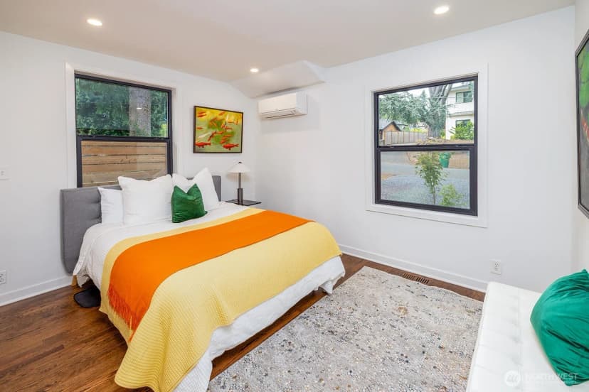 Property photo for 12054 20th Avenue Ne, Seattle photo 16
