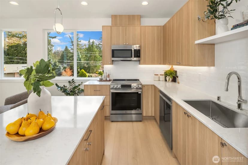 Property photo for 10831 11th Avenue Ne, Seattle photo 6