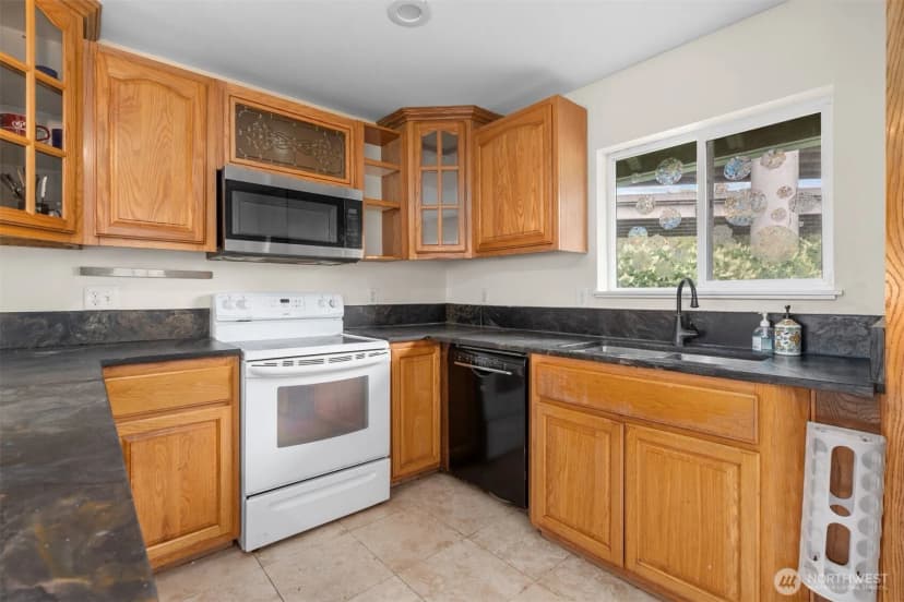Property photo for 13315 Valley Avenue E, Sumner photo 7
