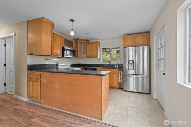 Property photo for 13315 Valley Avenue E, Sumner photo 2