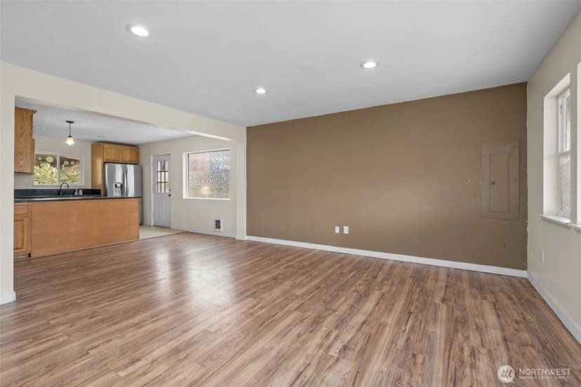 Property photo for 13315 Valley Avenue E, Sumner photo 4
