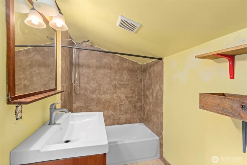Property photo for 13315 Valley Avenue E, Sumner photo 14